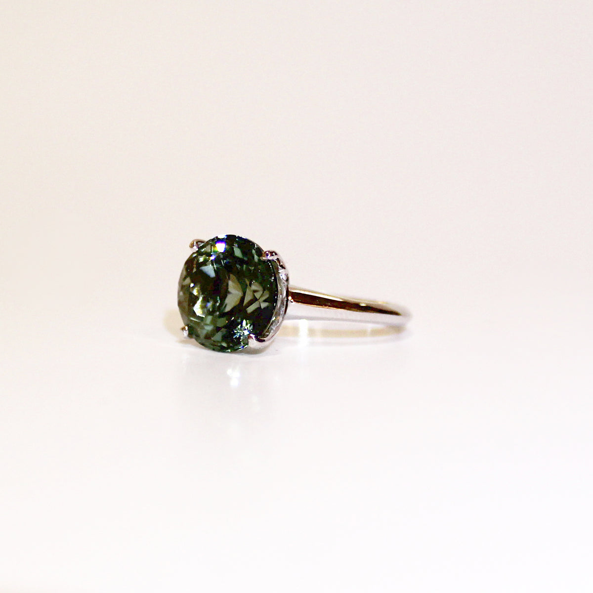9ct White Gold Green Tourmaline Ring