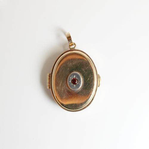 Vintage 9ct Rose Gold Garnet Locket