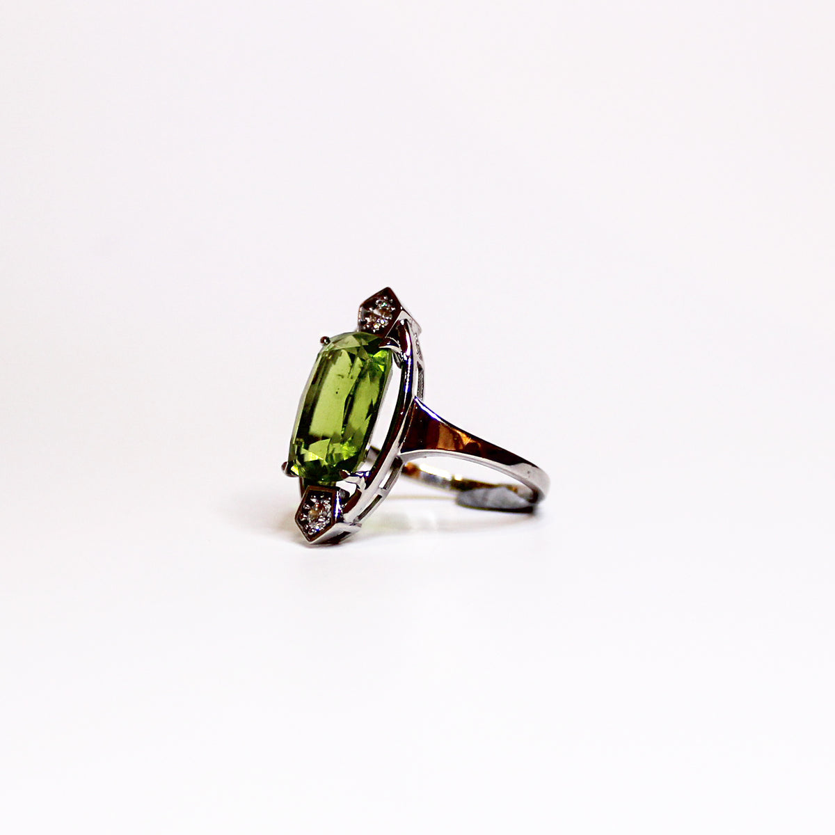 9ct White Gold Peridot and Diamond Ring