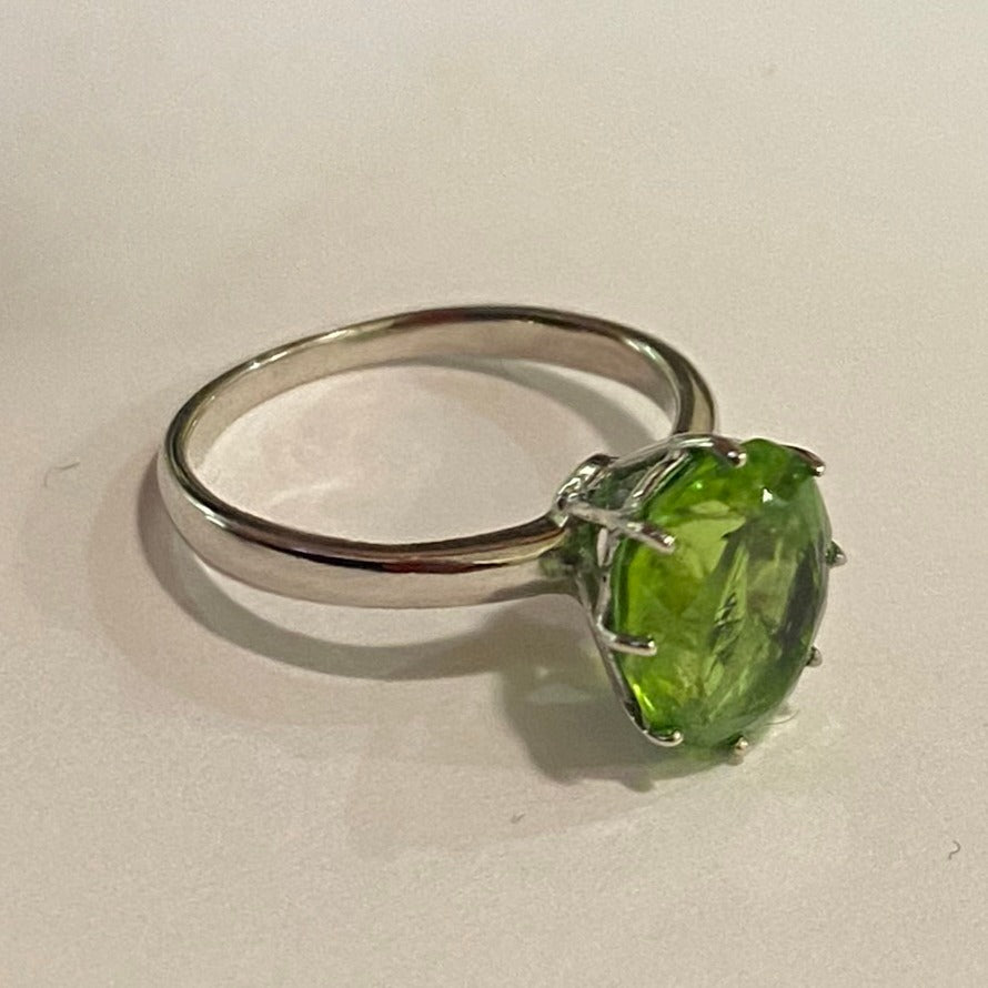 9ct White Gold 5ct Peridot