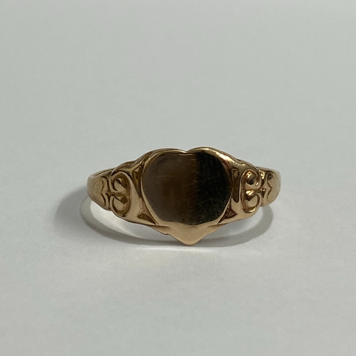 9ct Yellow Gold Heart Signet Ring