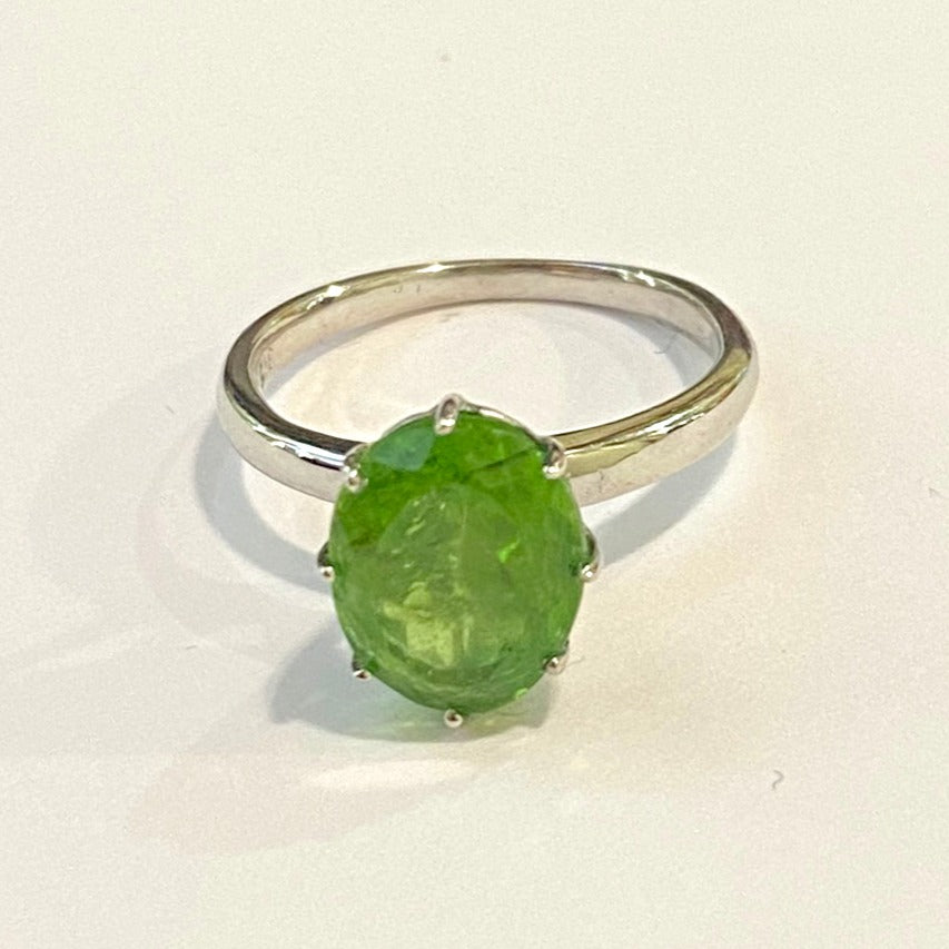 9ct White Gold 5ct Peridot