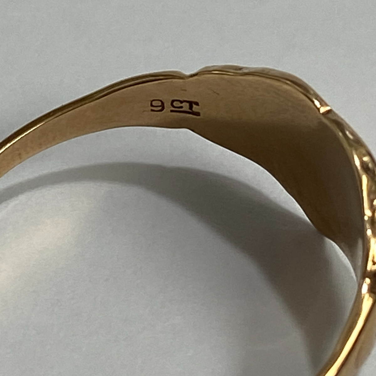 9ct Yellow Gold Heart Signet Ring