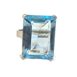 9ct White Gold Swiss Blue Topaz Ring