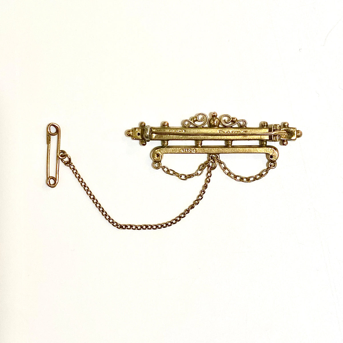 Antique Victorian 9ct Yellow Gold Engraved Brooch