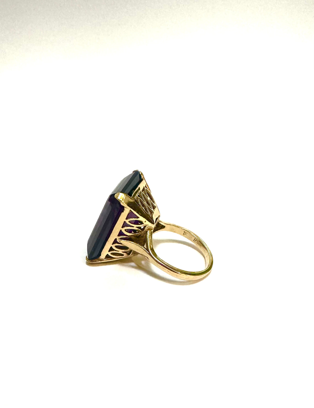 10ct Yellow Gold 30ct Siberian Amethyst Cocktail Ring