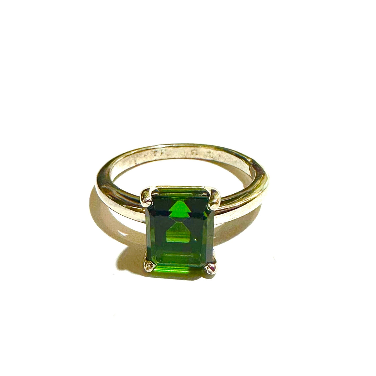 9ct White Gold Rectangular Cut Green Tourmaline Ring