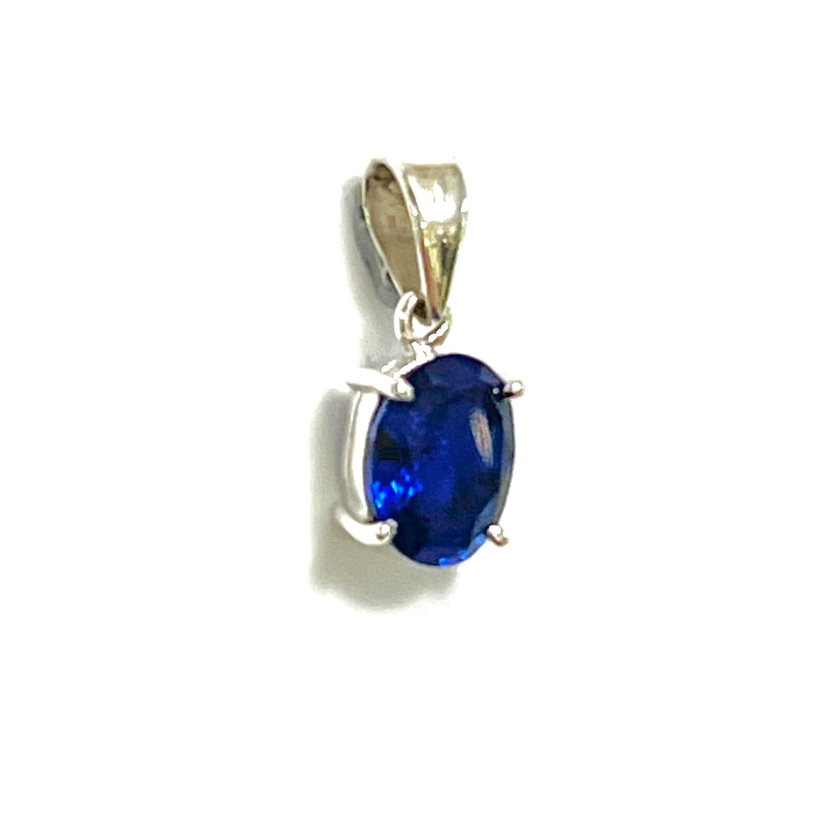 18ct White Gold 1ct Blue Sapphire Pendant