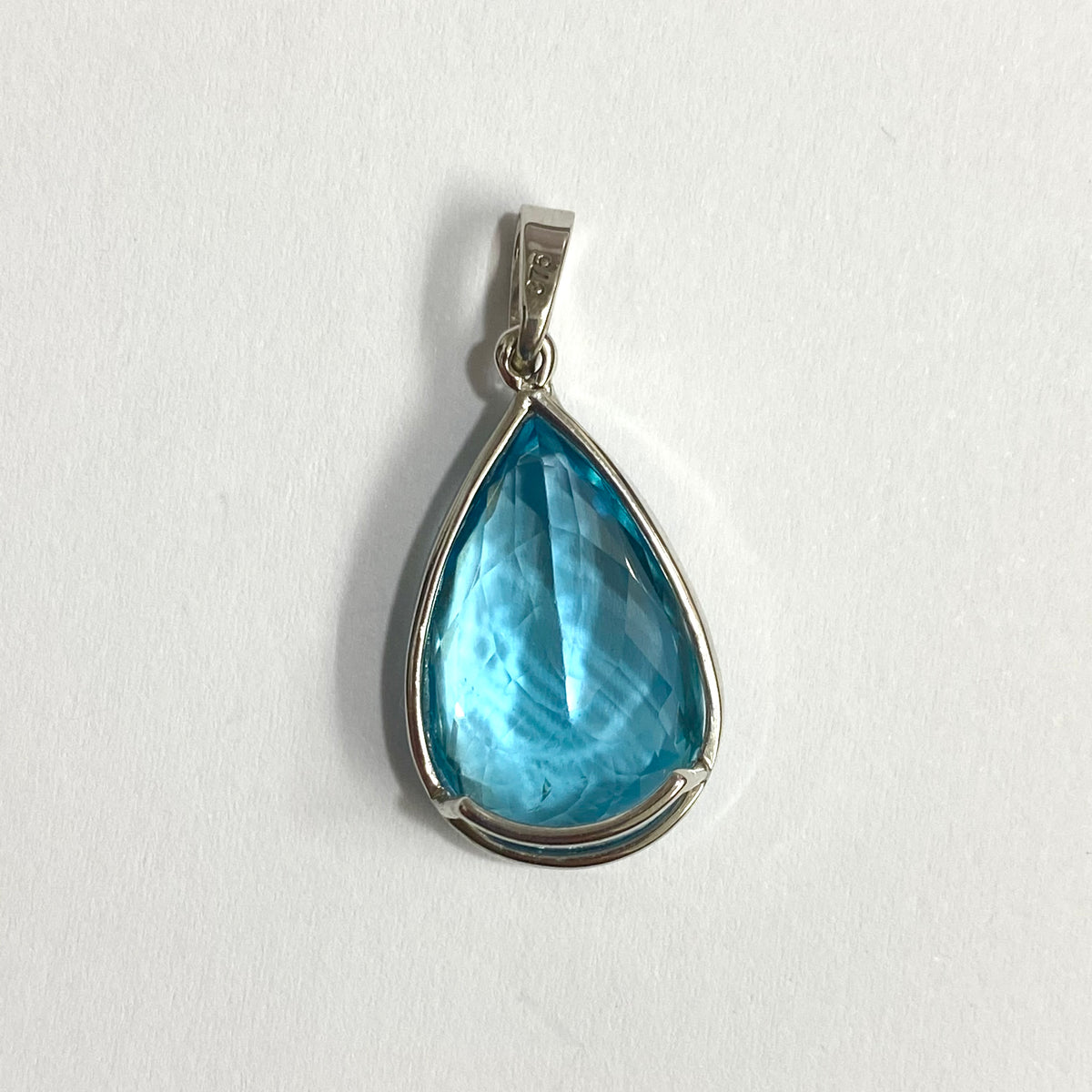 9ct White Gold 15ct Swiss Blue Topaz Pendant