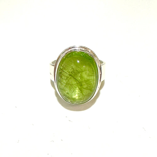 7.41g Sterling Silver Cabochon Peridot Ring