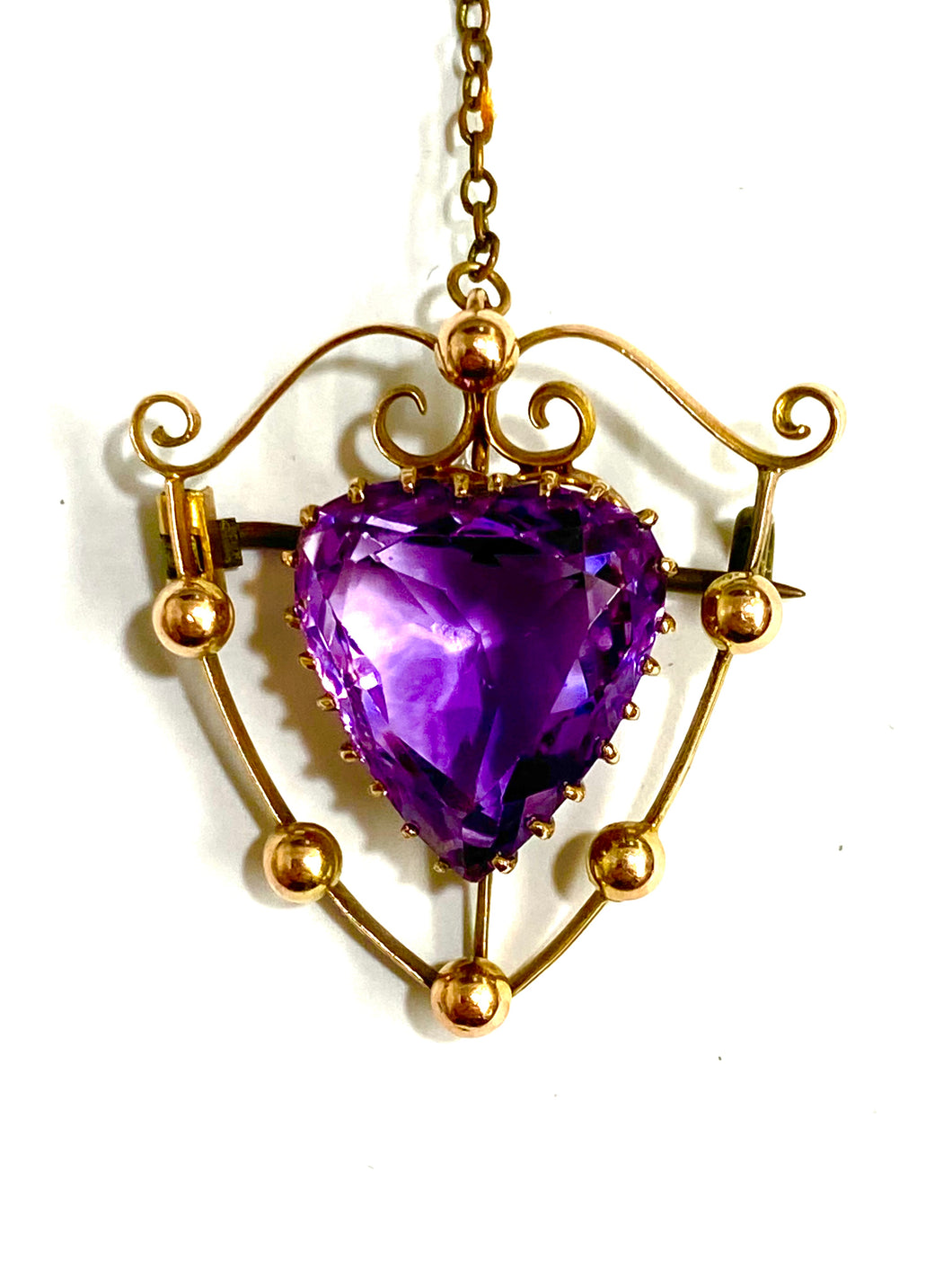 9ct Gold Brooch with a faceted Heart Shaped Amethyst