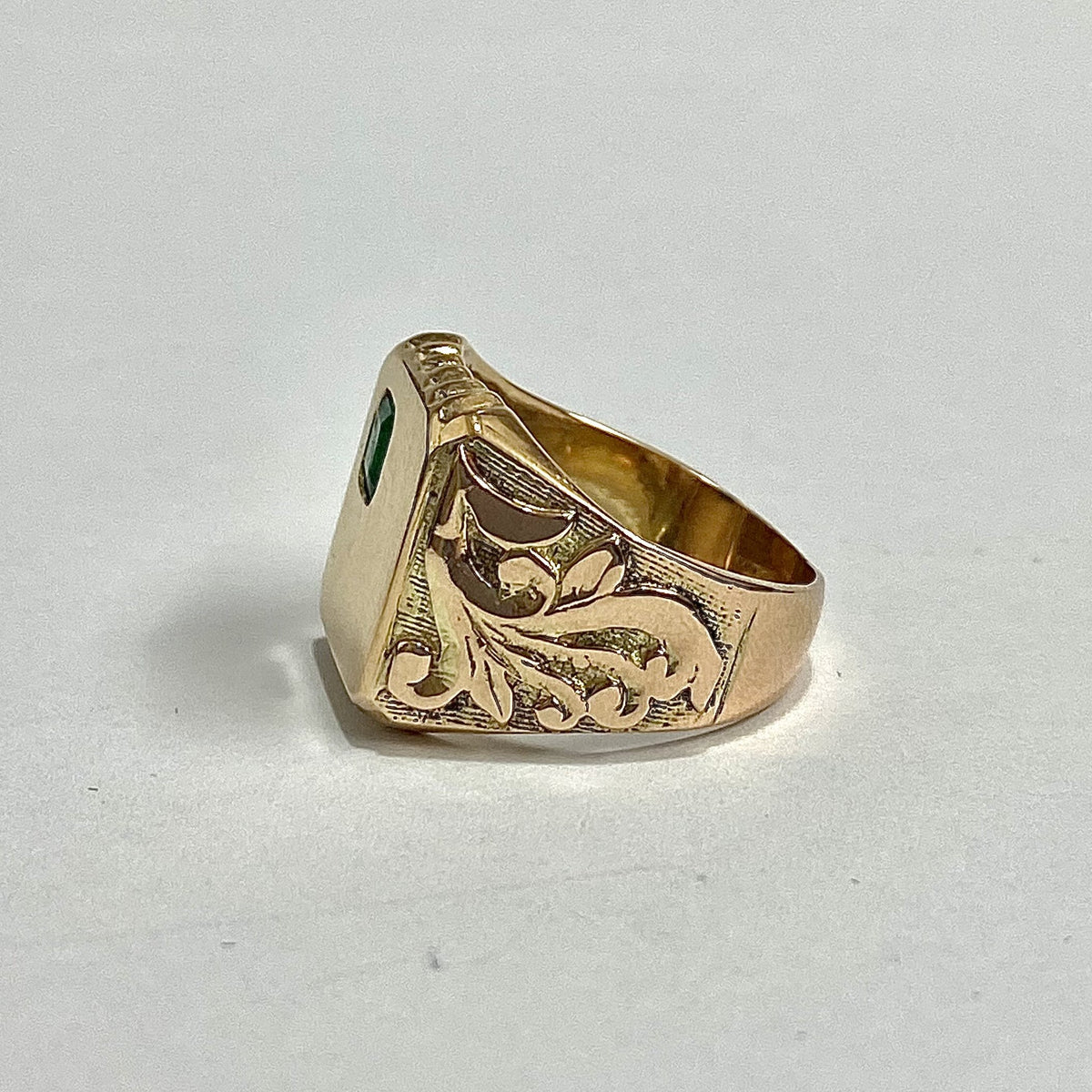 Antique 9ct Yellow Gold Emerald Engraved Signet Ring