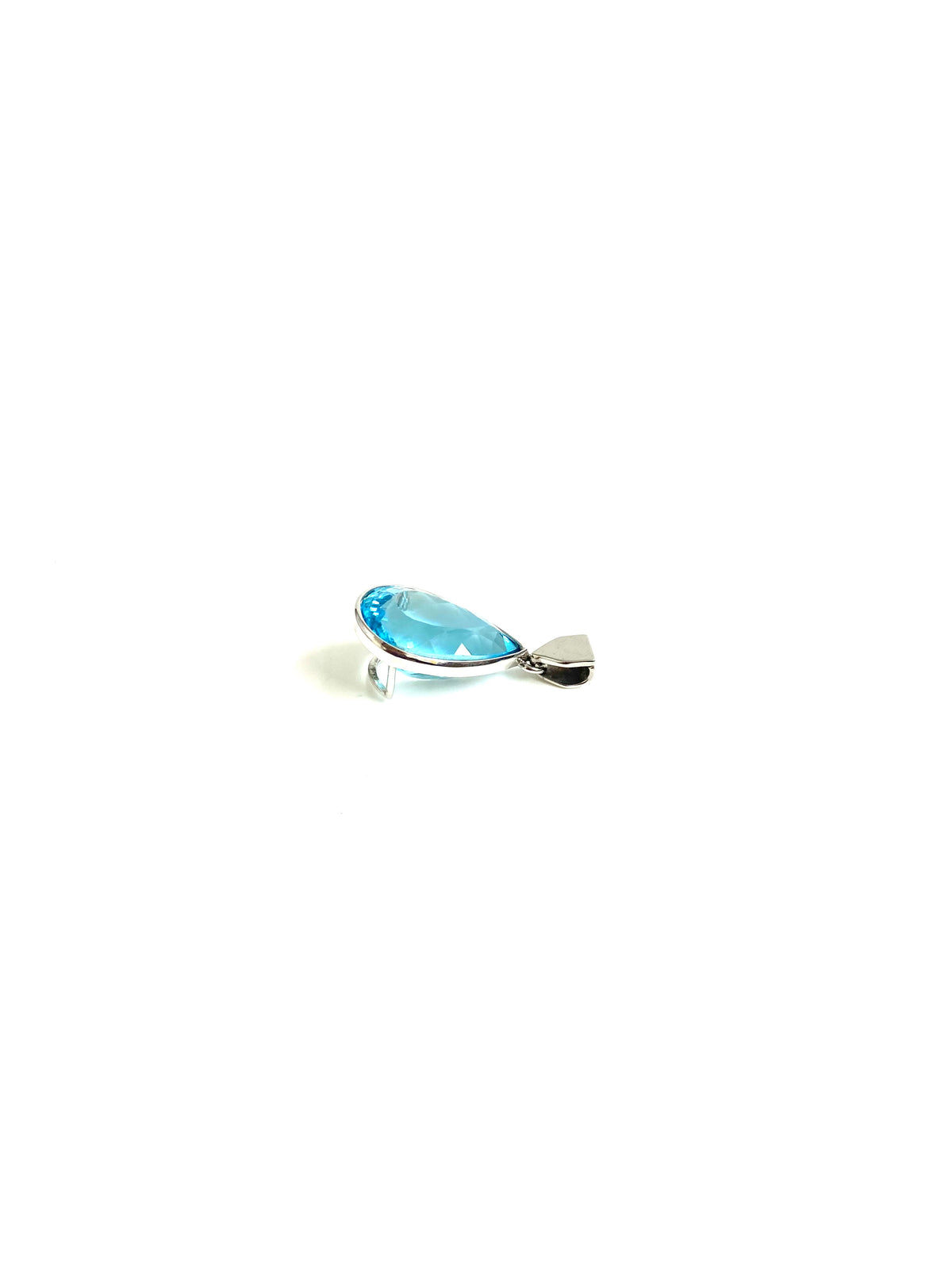 9ct White Gold 15ct Topaz Pendant