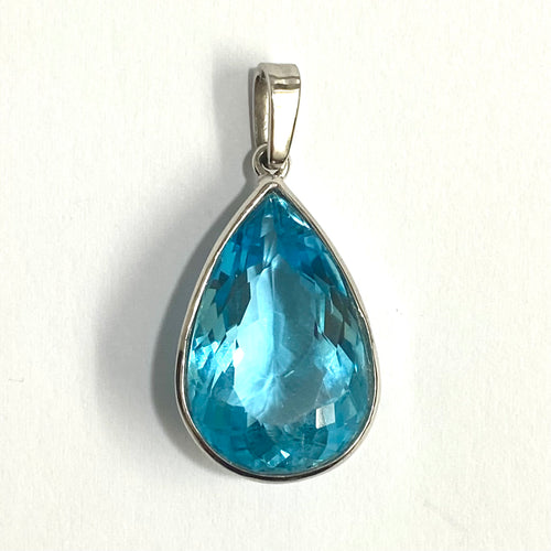 9ct White Gold 15ct Swiss Blue Topaz Pendant