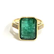 18ct Yellow Gold 10ct Emerald and Diamond Ring