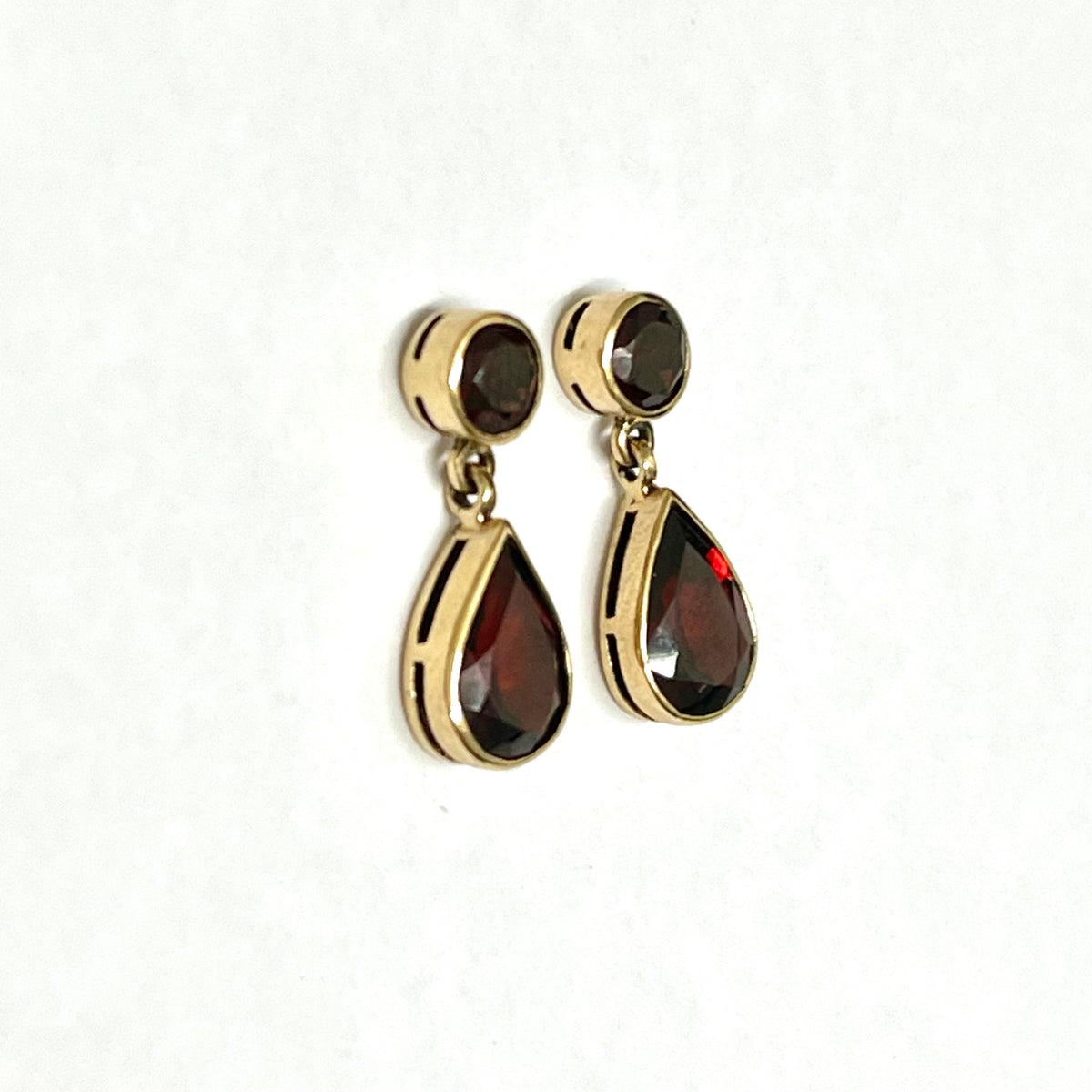 9ct Yellow Gold Garnet Stud Drop Earrings