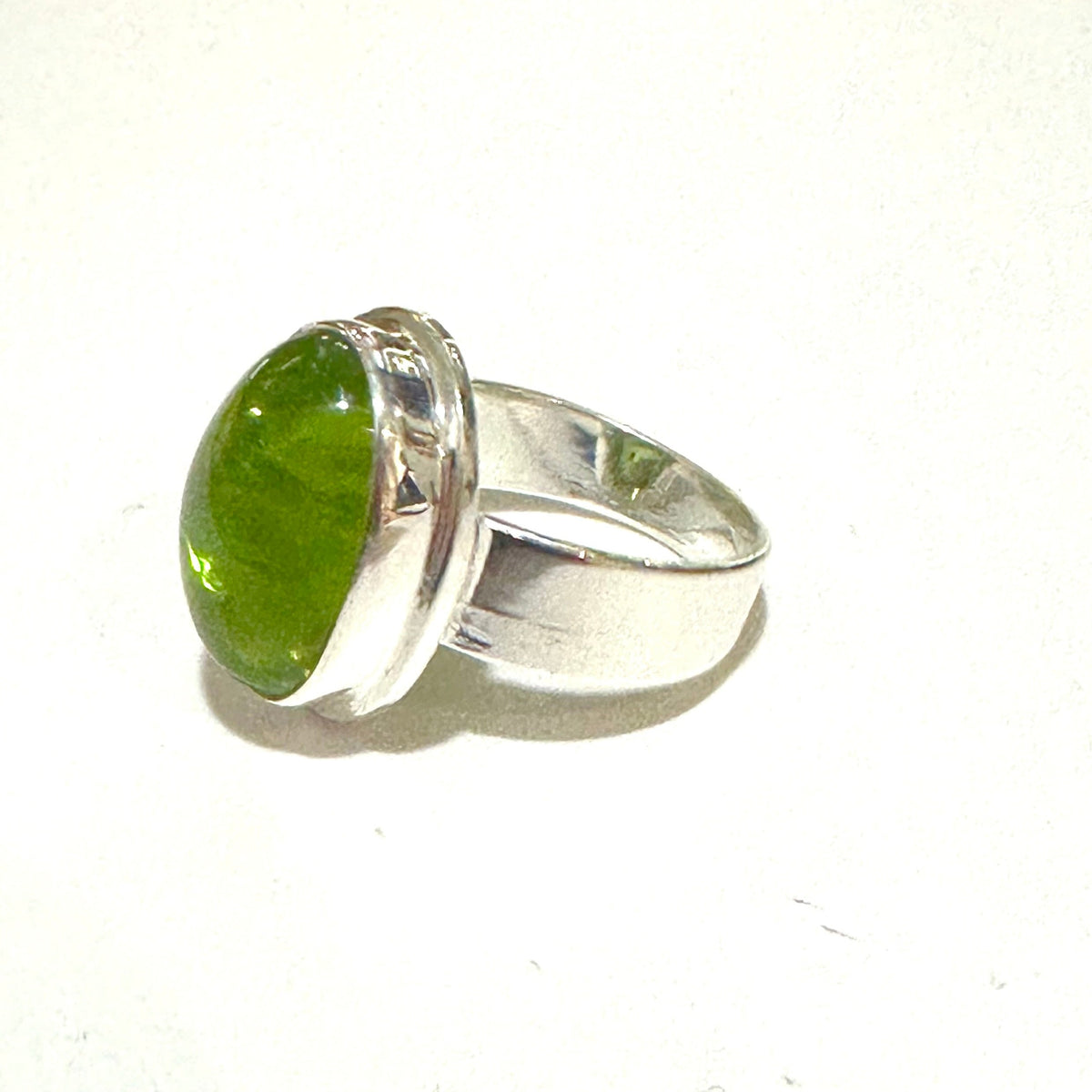 6.1g Sterling Silver Cabochon Peridot Ring