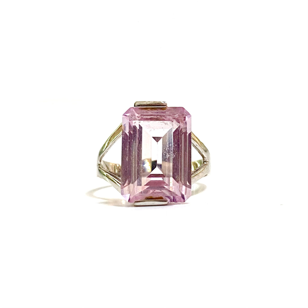 18ct White Gold Kunzite Ring