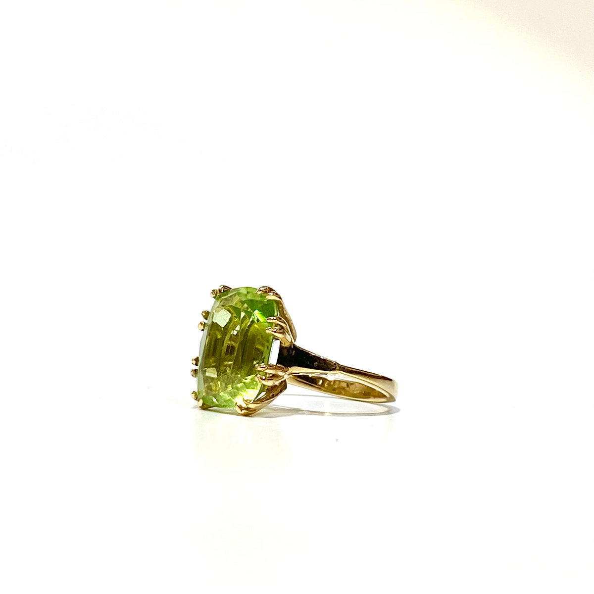 18ct Yellow Gold Peridot Ring
