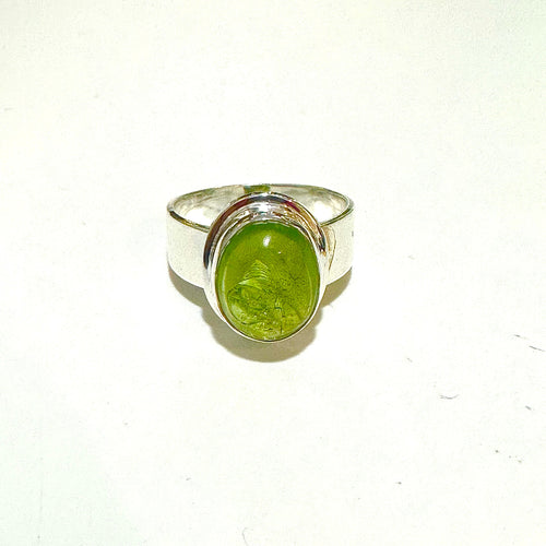 4.96g Sterling Silver Cabochon Peridot Ring