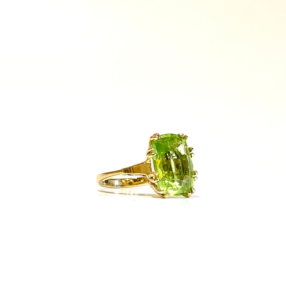 18ct Yellow Gold Peridot Ring