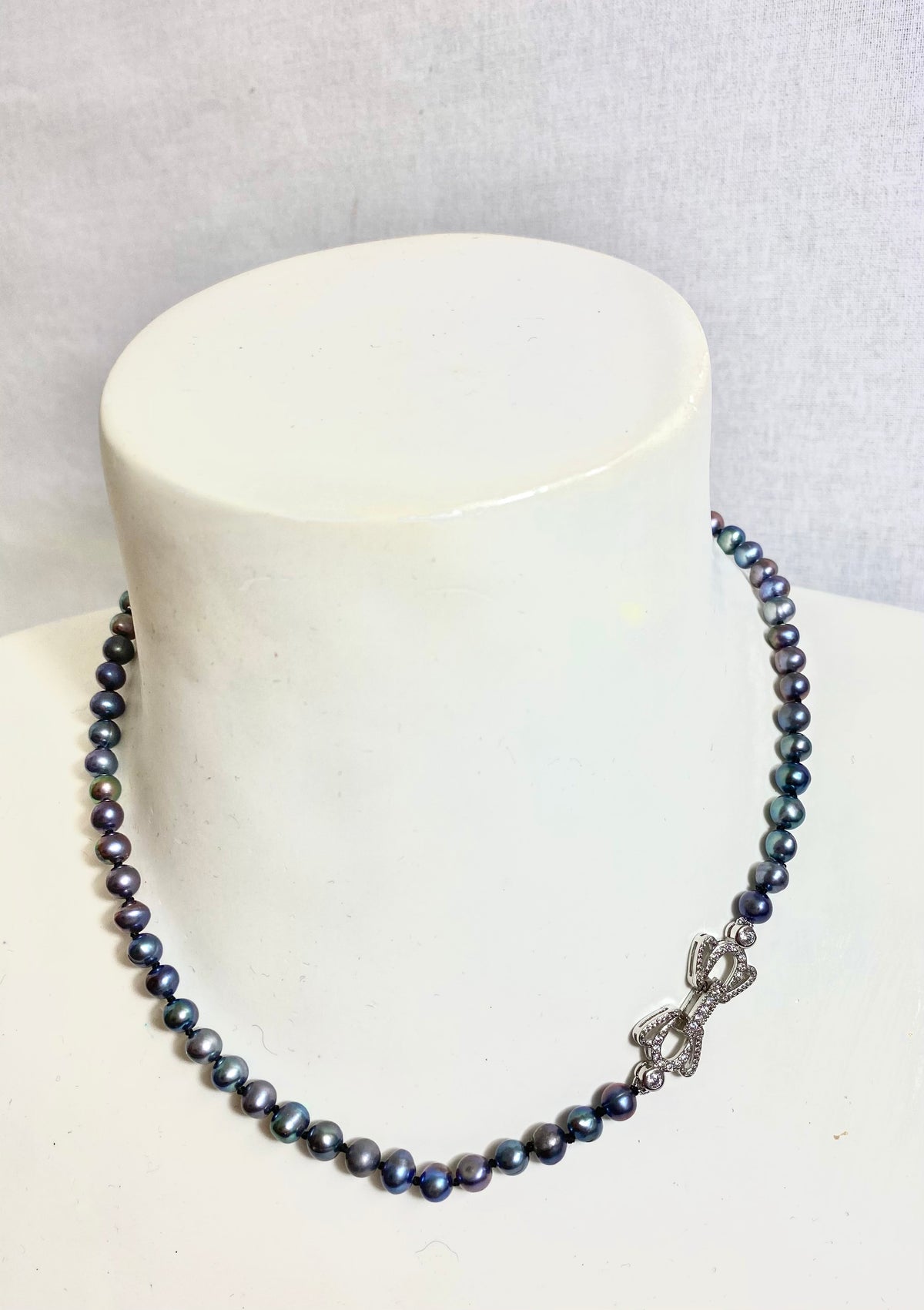 Peacock Round Fresh Water Pearl Necklace