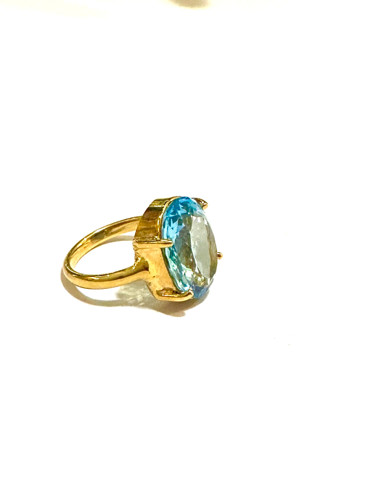 9ct Yellow Gold Blue Topaz Ring