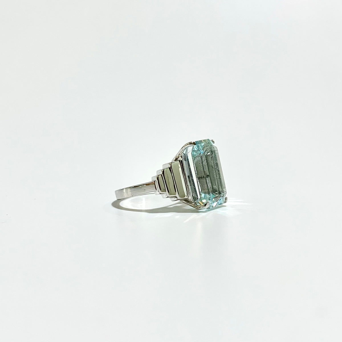 9ct White Gold Rectangular Cut Aquamarine Ring