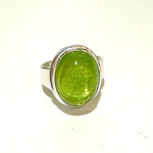 6.1g Sterling Silver Cabochon Peridot Ring