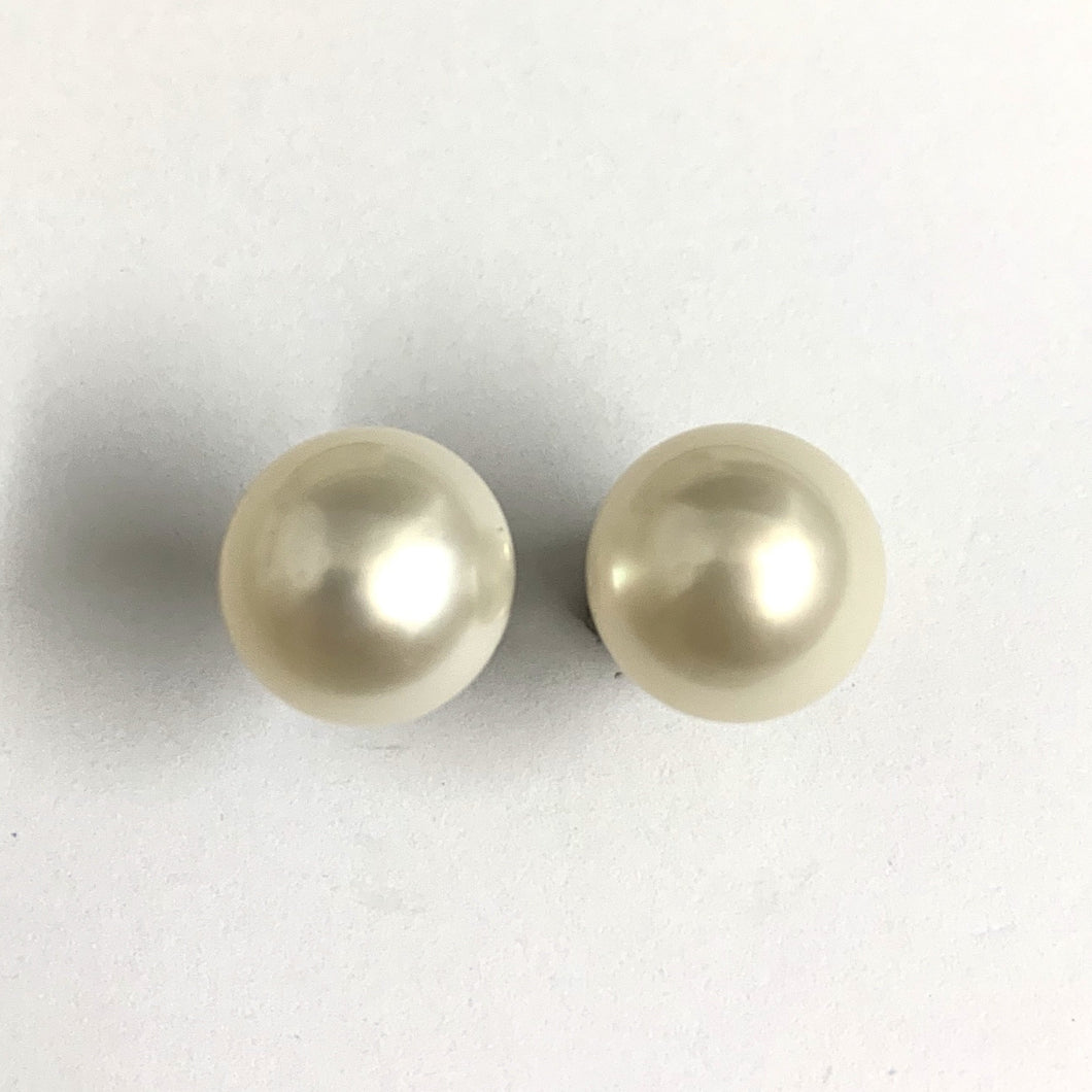 18ct White Gold Pink Cultured Pearl Button Stud Earrings