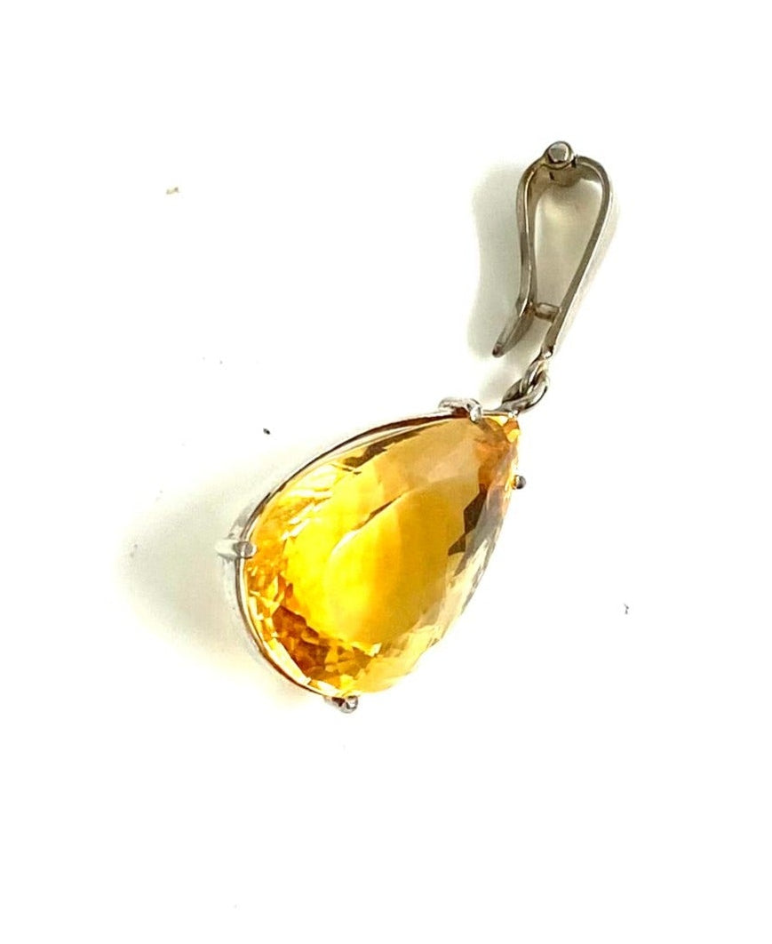 9ct White Gold 20ct Citrine Pendant