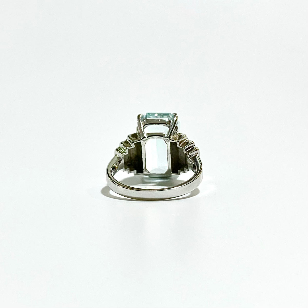 9ct White Gold Rectangular Cut Aquamarine Ring