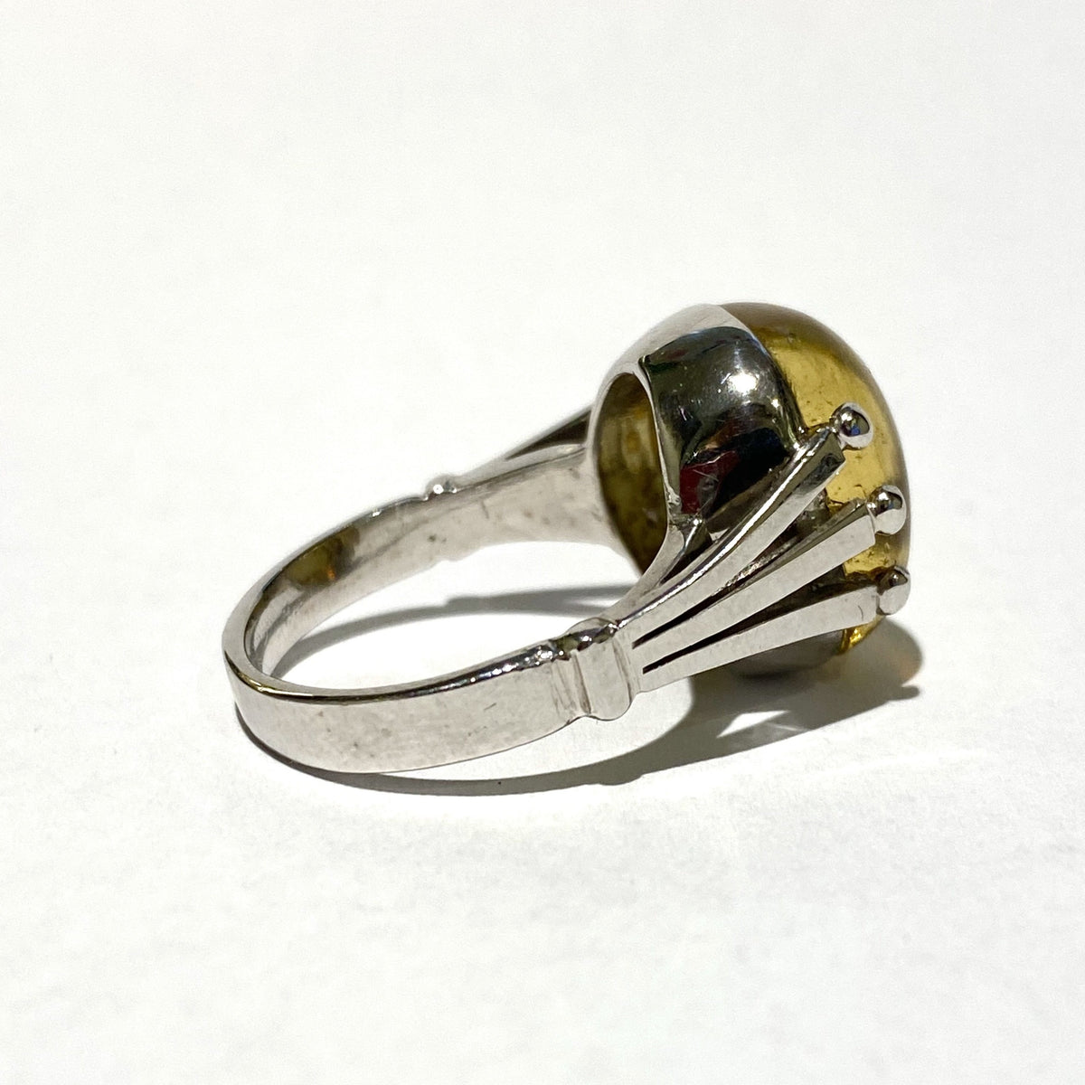 18ct White Gold 9.75ct Cabochon Yellow Beryl Dress Ring