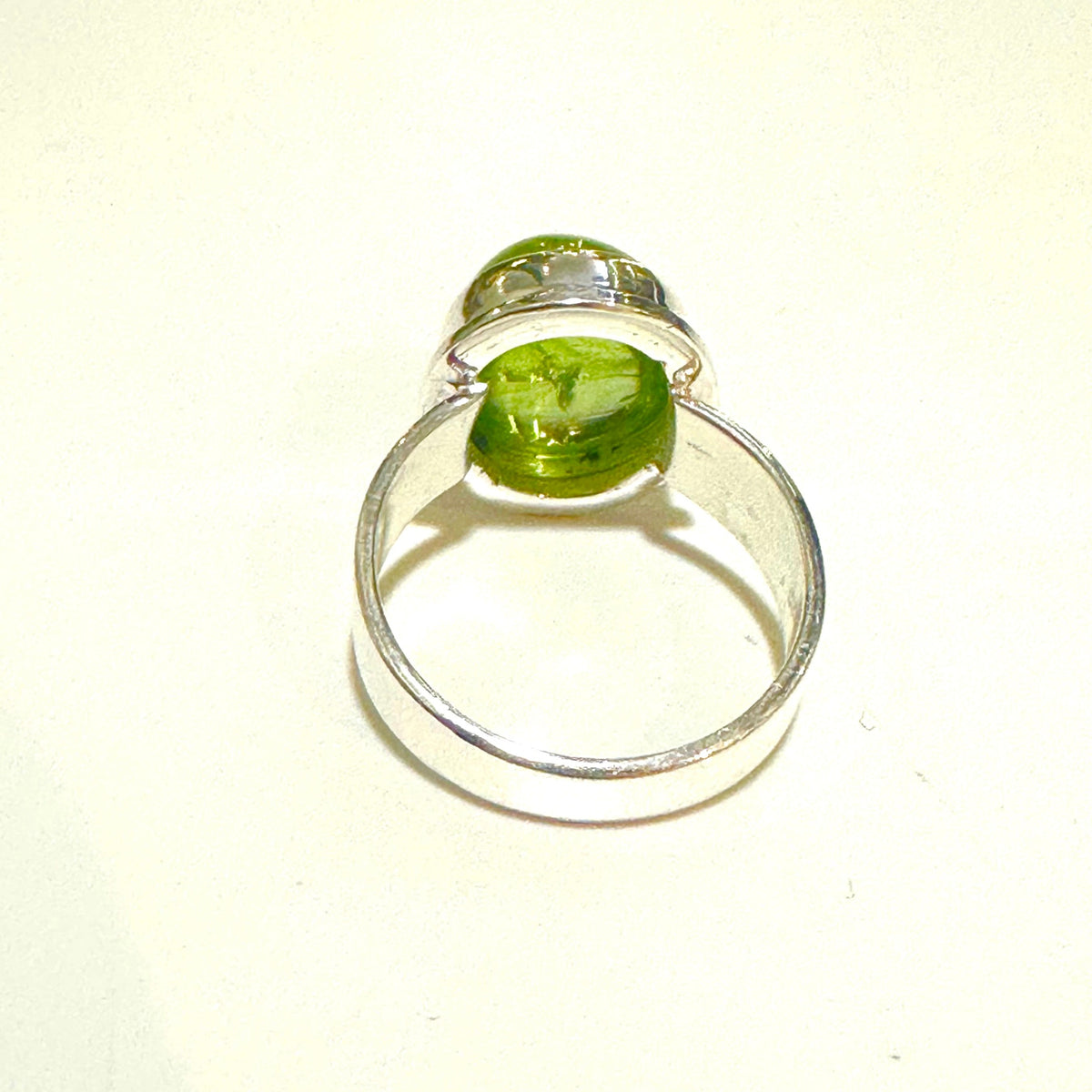 6.89g Sterling Silver Cabochon Peridot Ring