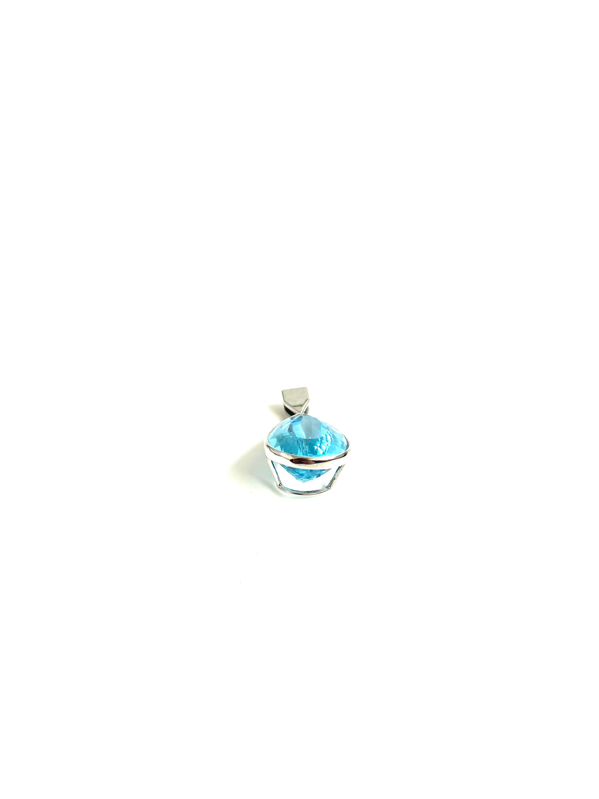 9ct White Gold 15ct Topaz Pendant