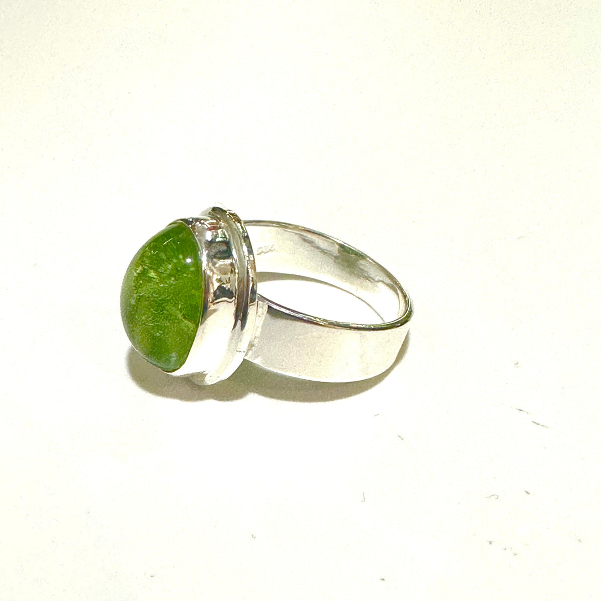 6.89g Sterling Silver Cabochon Peridot Ring