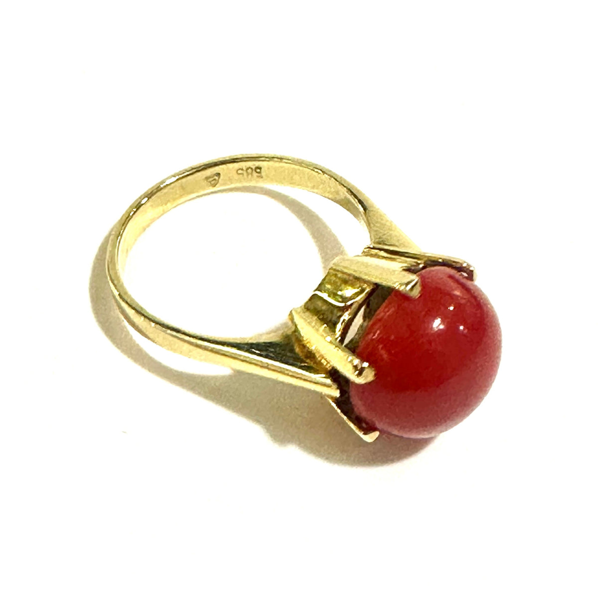 Antique Mediterranean Momo Coral Cabochon Ring