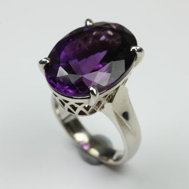 9ct White Gold Oval Cut Amethyst Ring