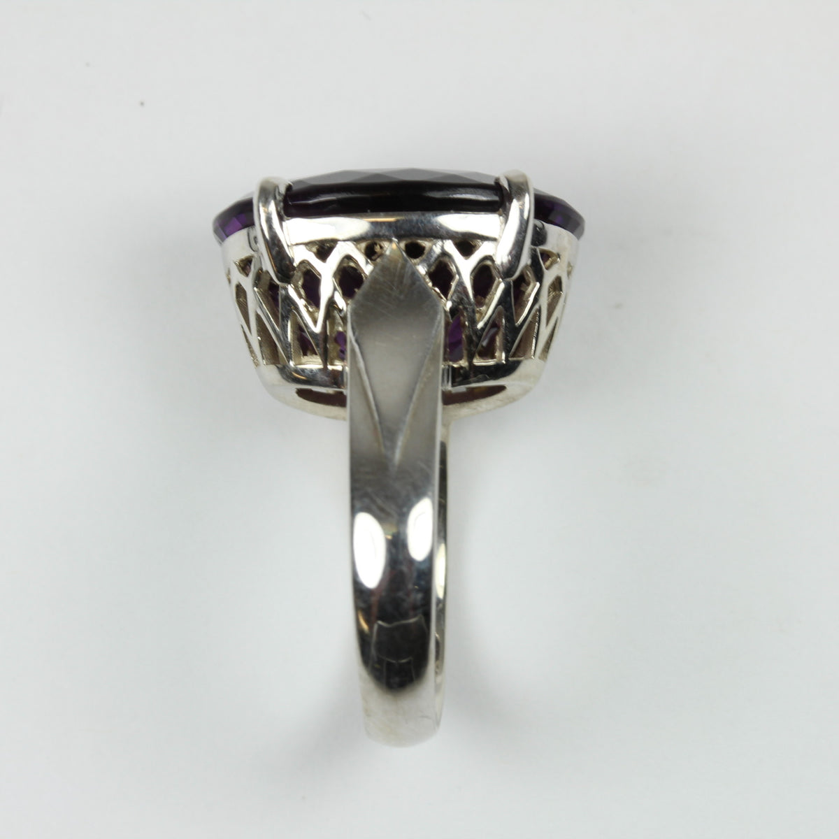 9ct White Gold Oval Cut Amethyst Ring