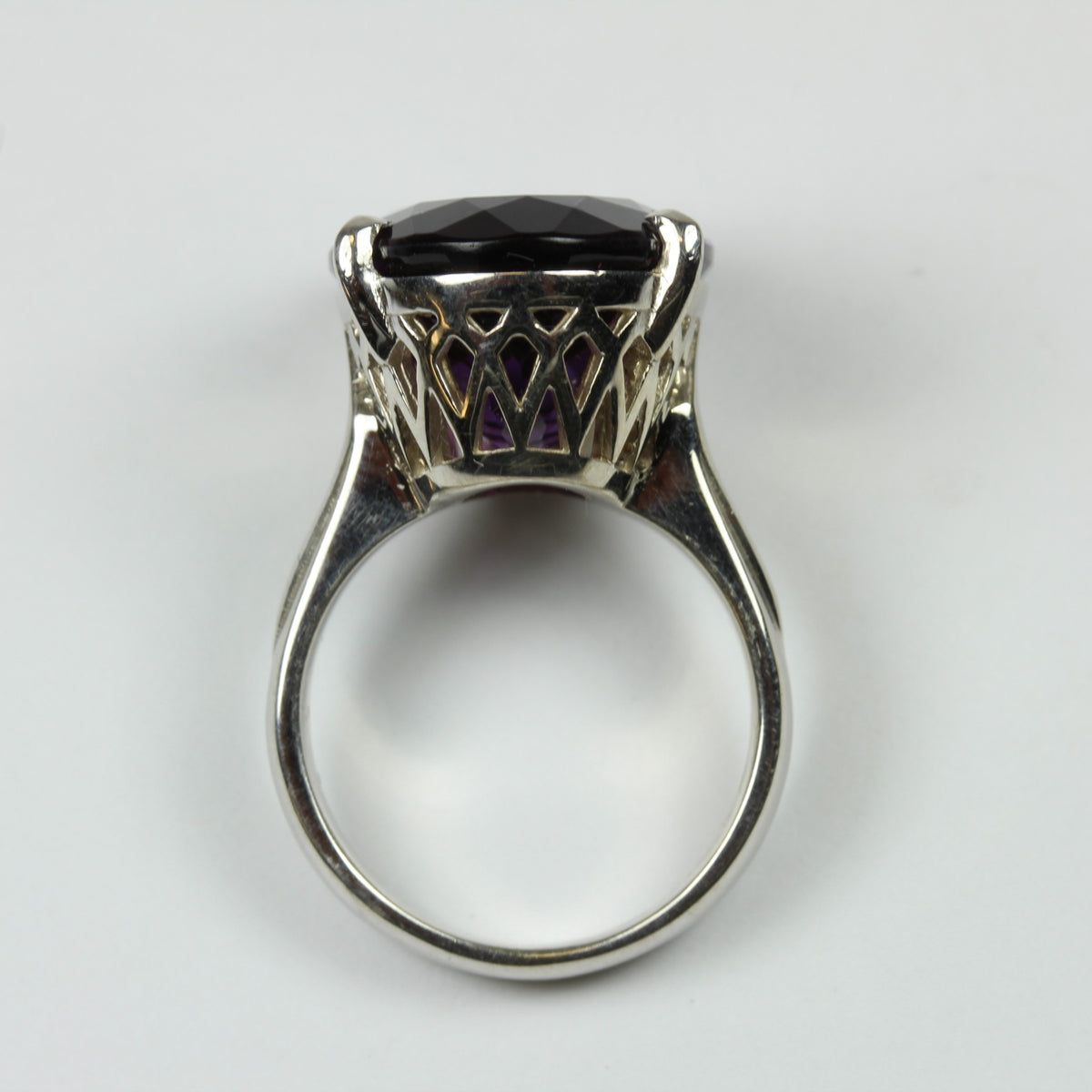 9ct White Gold Oval Cut Amethyst Ring