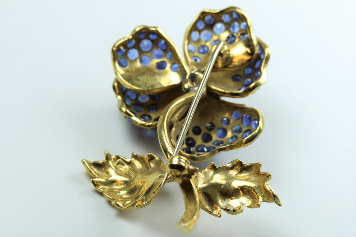 18ct Yellow Gold and Sapphire Brooch