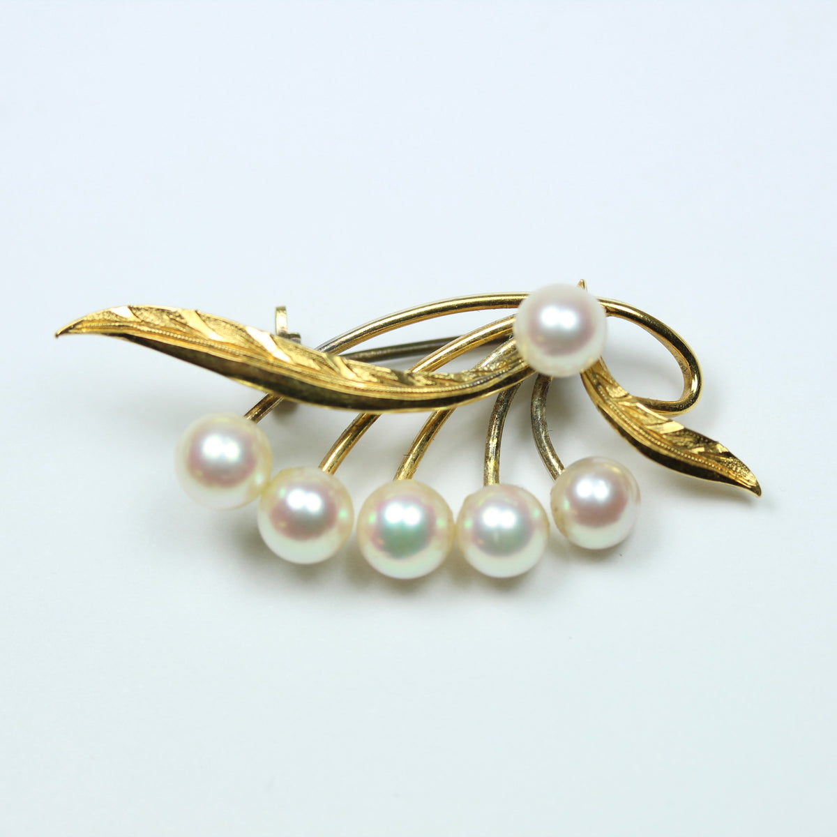 Elegant 9ct Yellow Gold Freshwater Pearl Floral Brooch