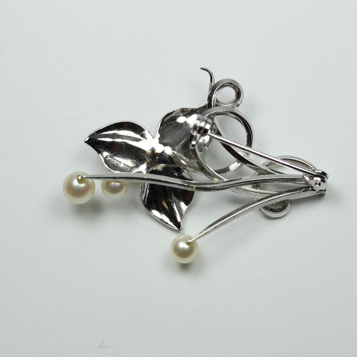 Silver Freshwater Pearl Flower Brooch