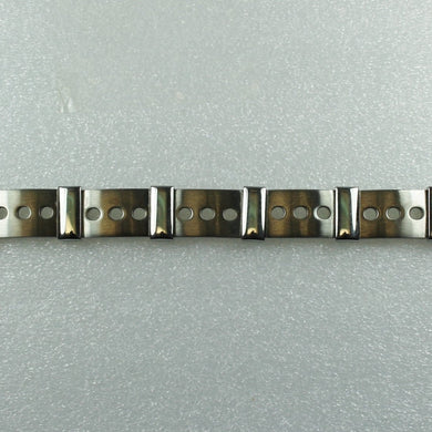 Rectangular Chain with Central Plate and Clip Closure