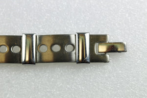 Rectangular Chain with Central Plate and Clip Closure
