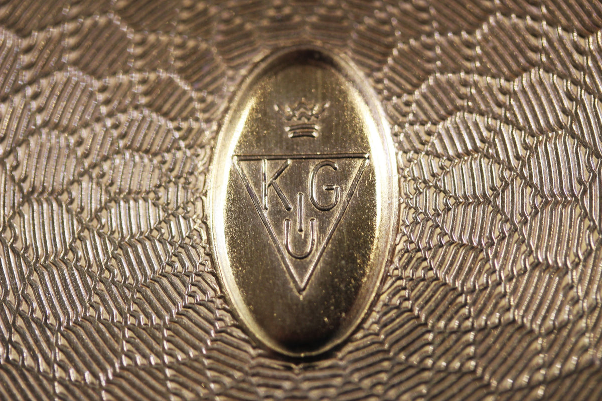 Vintage 1940's Black Enamel Compact