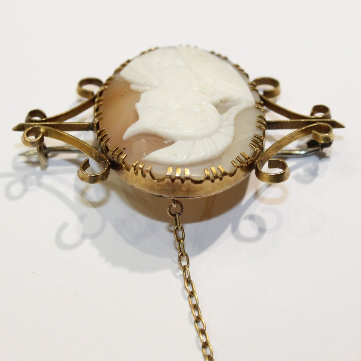 Antique 9ct Yellow Gold Greek Style Conch Shell Cameo Brooch