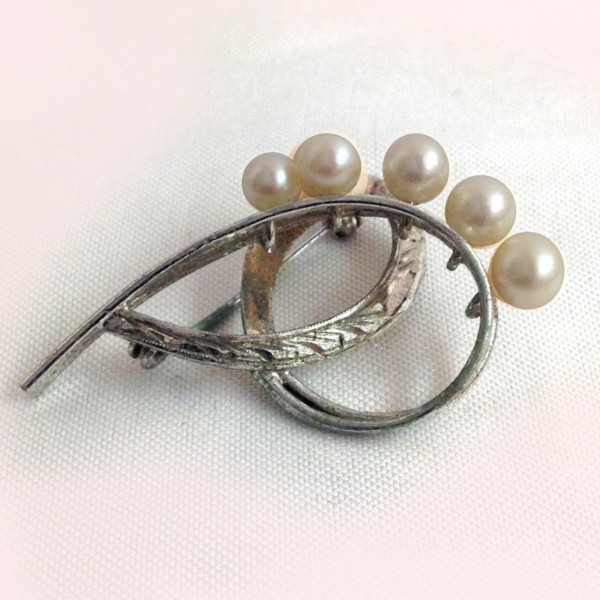 Vintage Sterling Silver Cultured Pearl Engraved Brooch