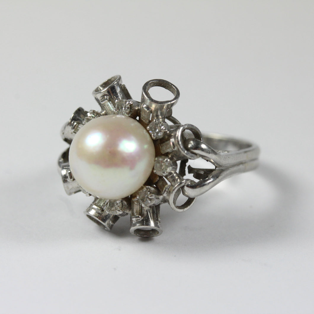 Elegant 18ct White Gold Cultured Pearl Diamond Ring