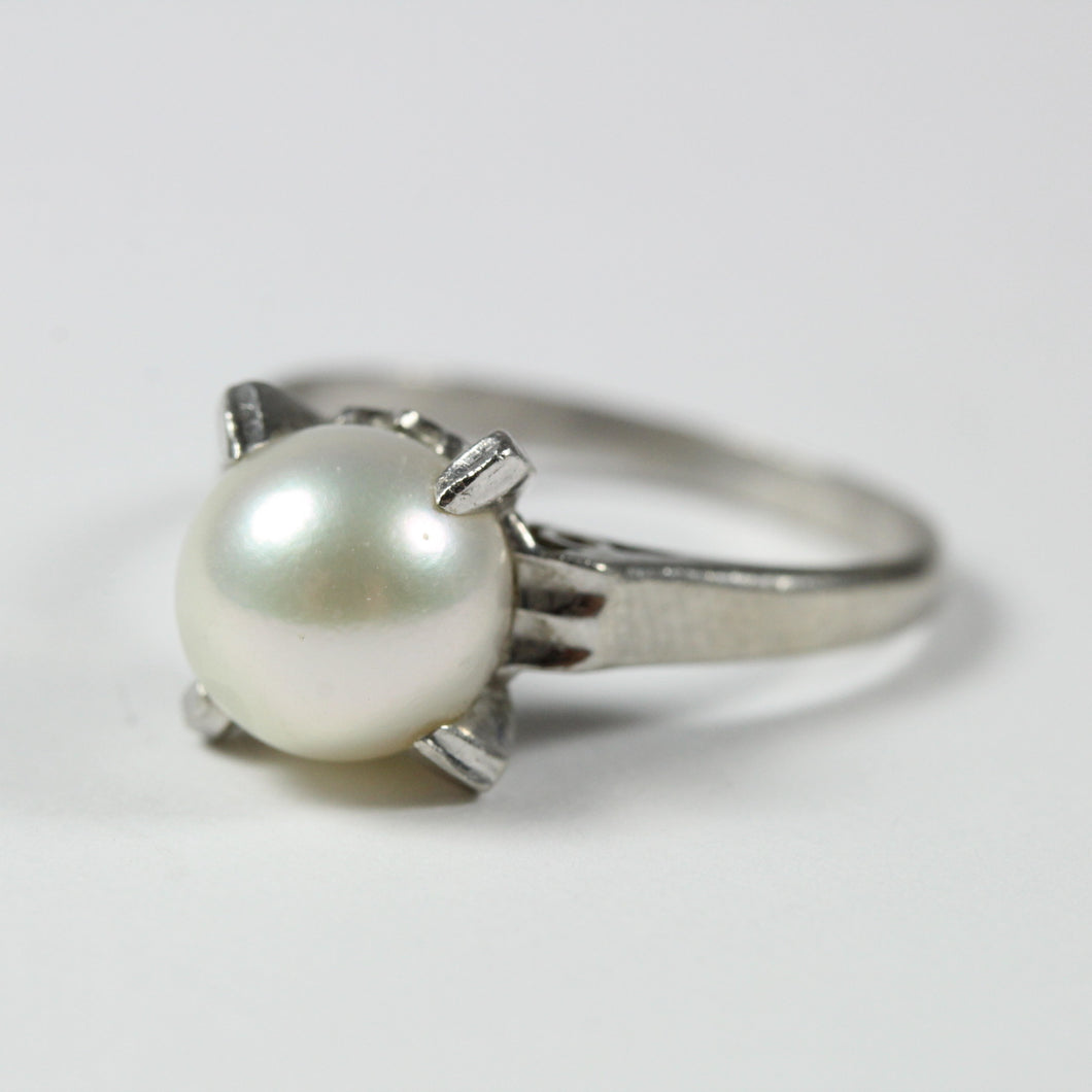 Elegant Platinum Round Cultured Pearl Ring